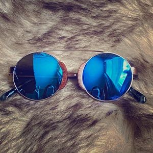 NWOPT!Comes with a cloth case 1 pair of sunnies 🌞